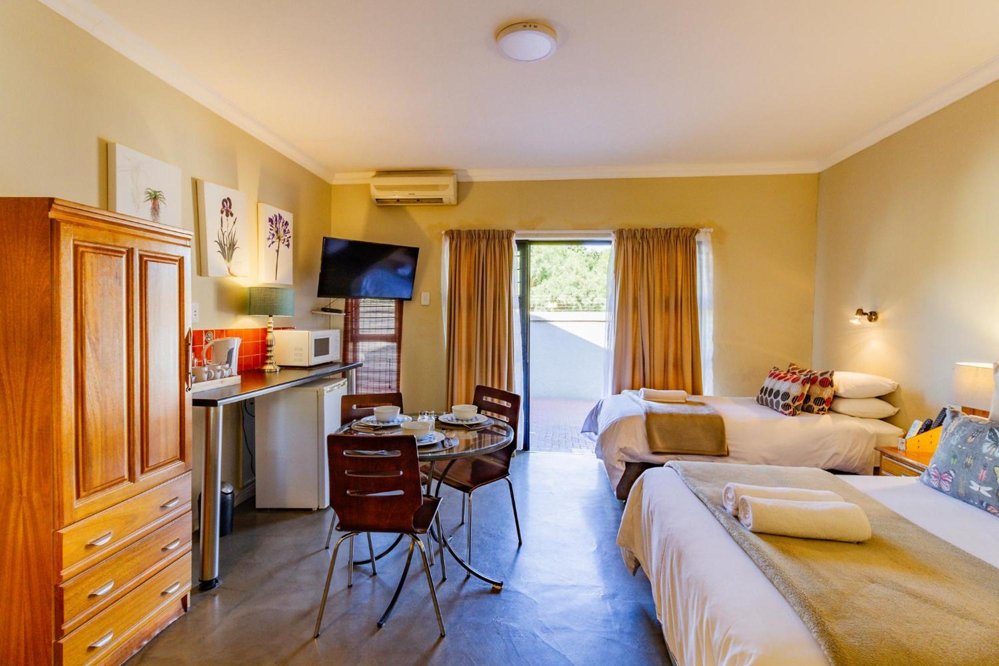 Pumleni Guesthouse Hartbeespoort Exterior photo