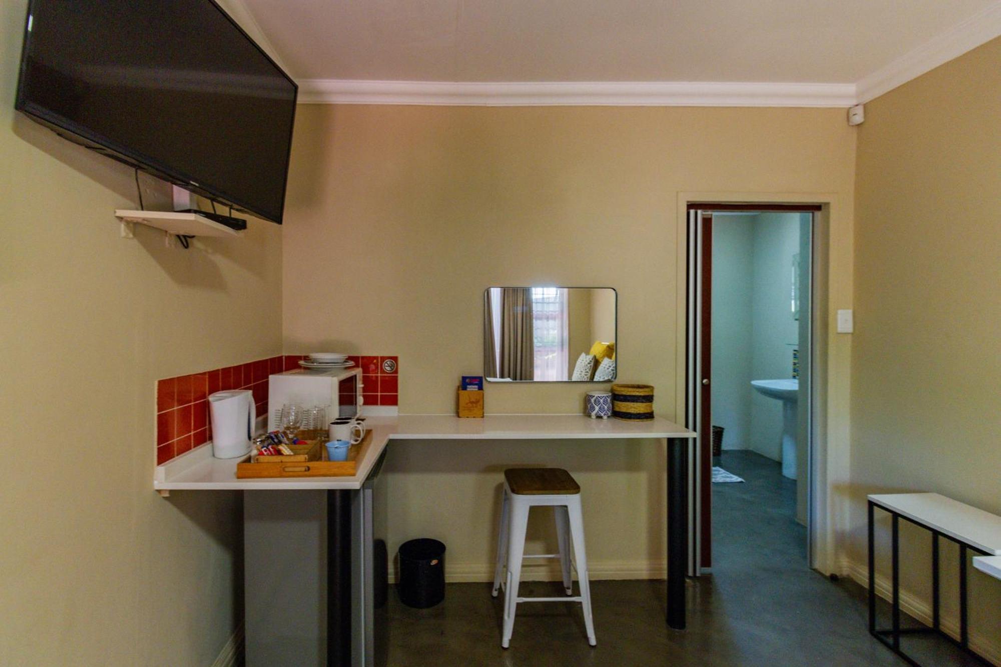 Pumleni Guesthouse Hartbeespoort Exterior photo