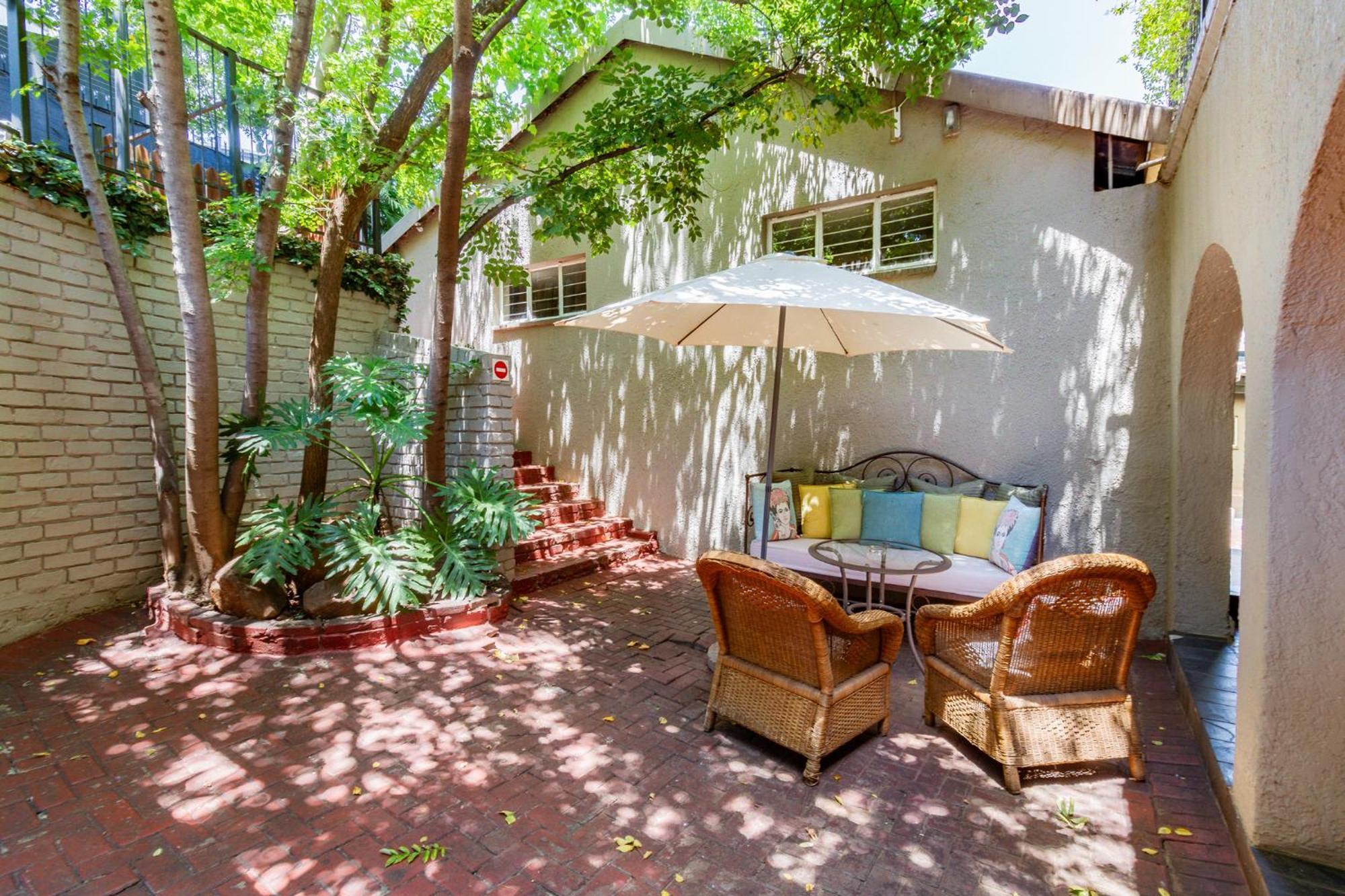 Pumleni Guesthouse Hartbeespoort Exterior photo