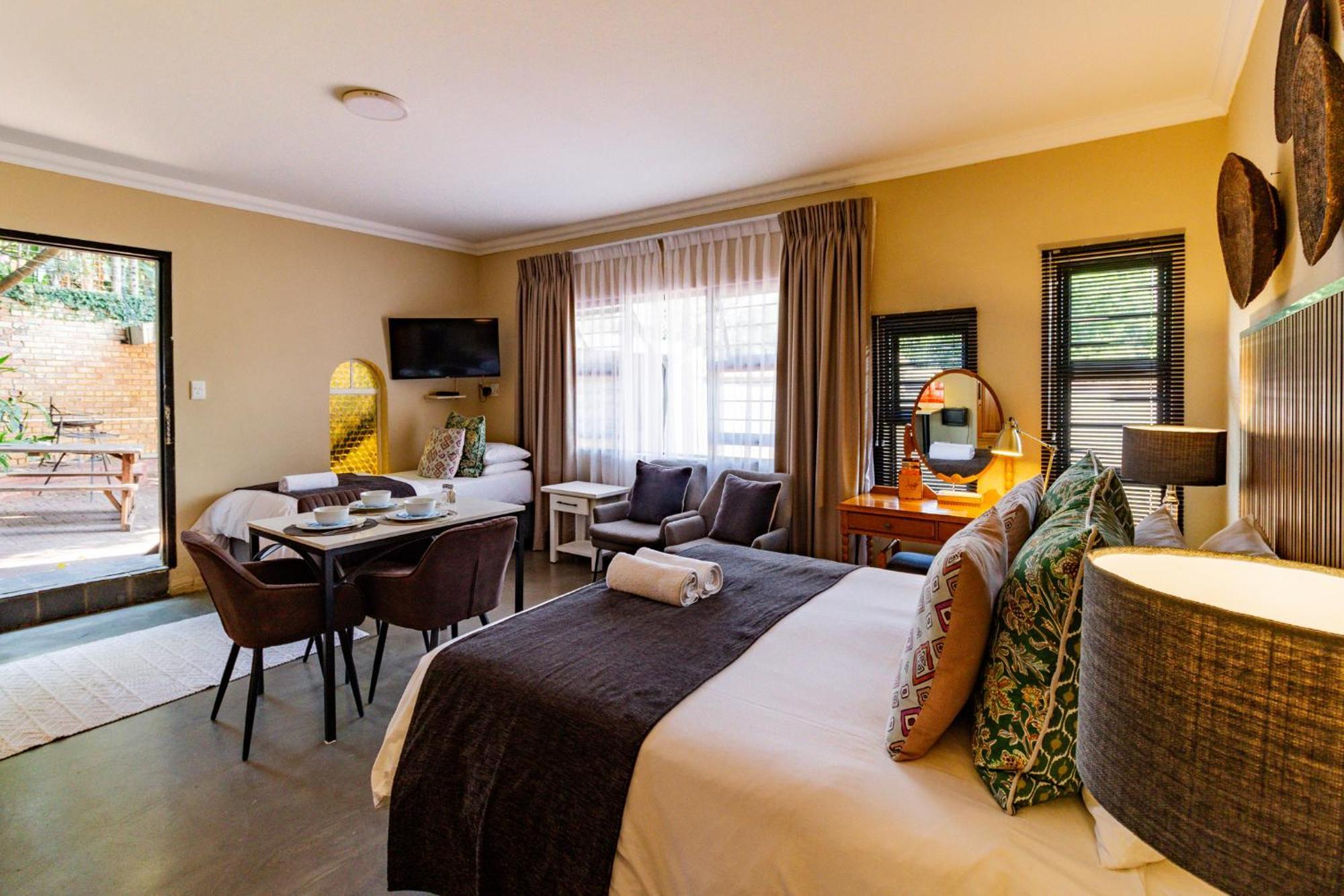 Pumleni Guesthouse Hartbeespoort Exterior photo