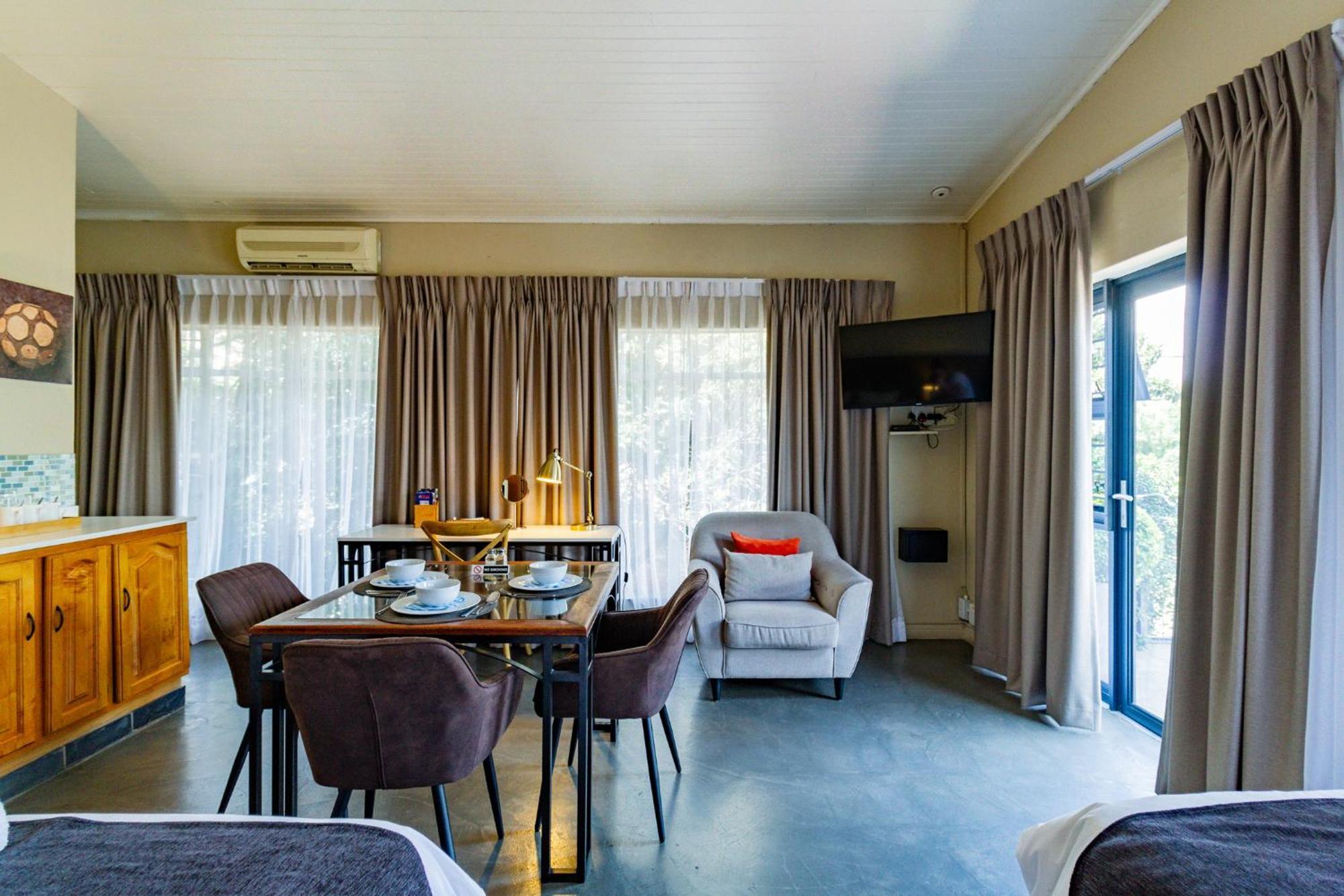 Pumleni Guesthouse Hartbeespoort Exterior photo