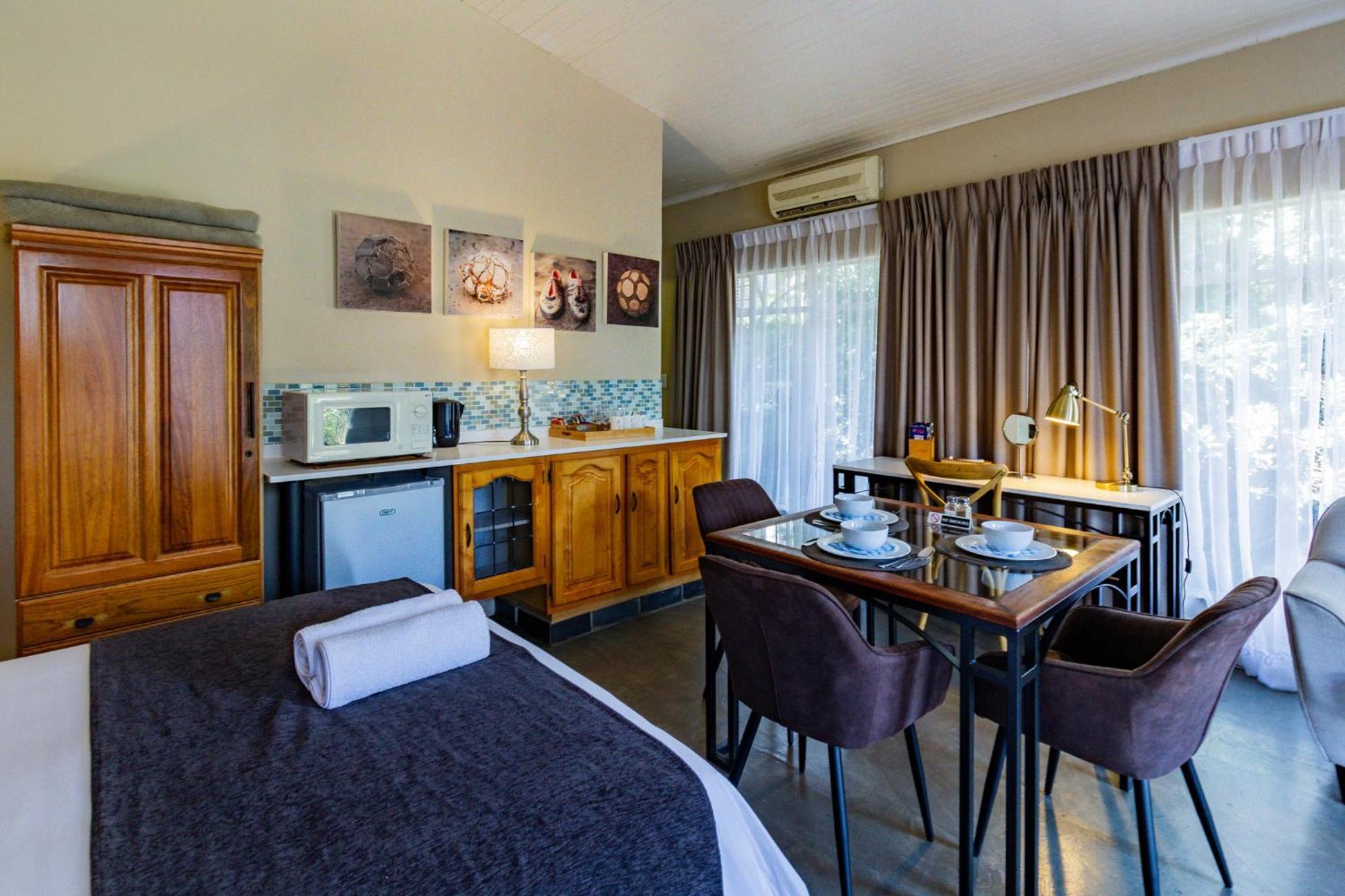 Pumleni Guesthouse Hartbeespoort Exterior photo